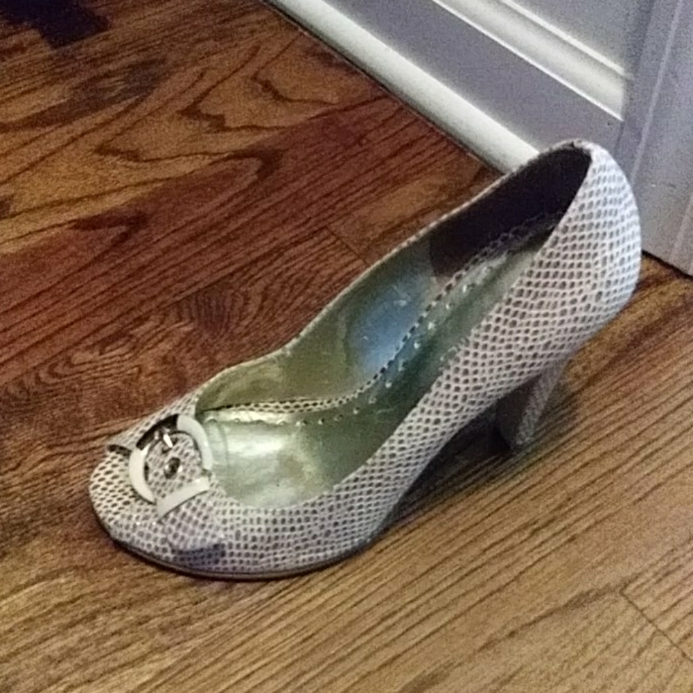 BCBG shoes Snake like shoes